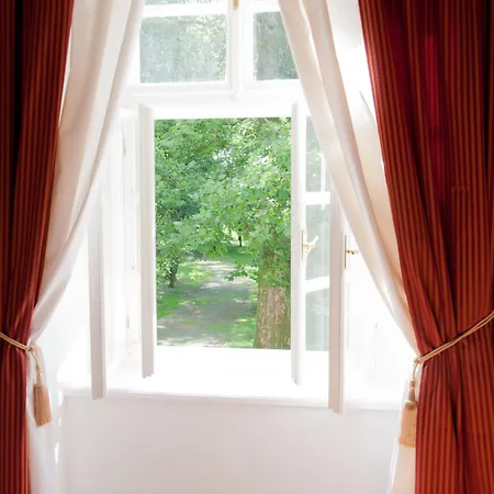 Zámek Hotel 4*
