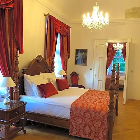 فندق Zamek 4*
