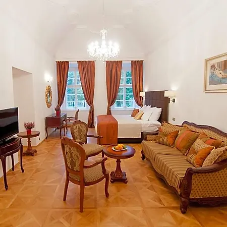 Zamek Отель 4*