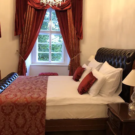 Zamek فندق Jeseník nad Odrou